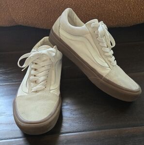Vans Old Skool Suede Shoes, White With Gum Soles, Size Mens Us 8